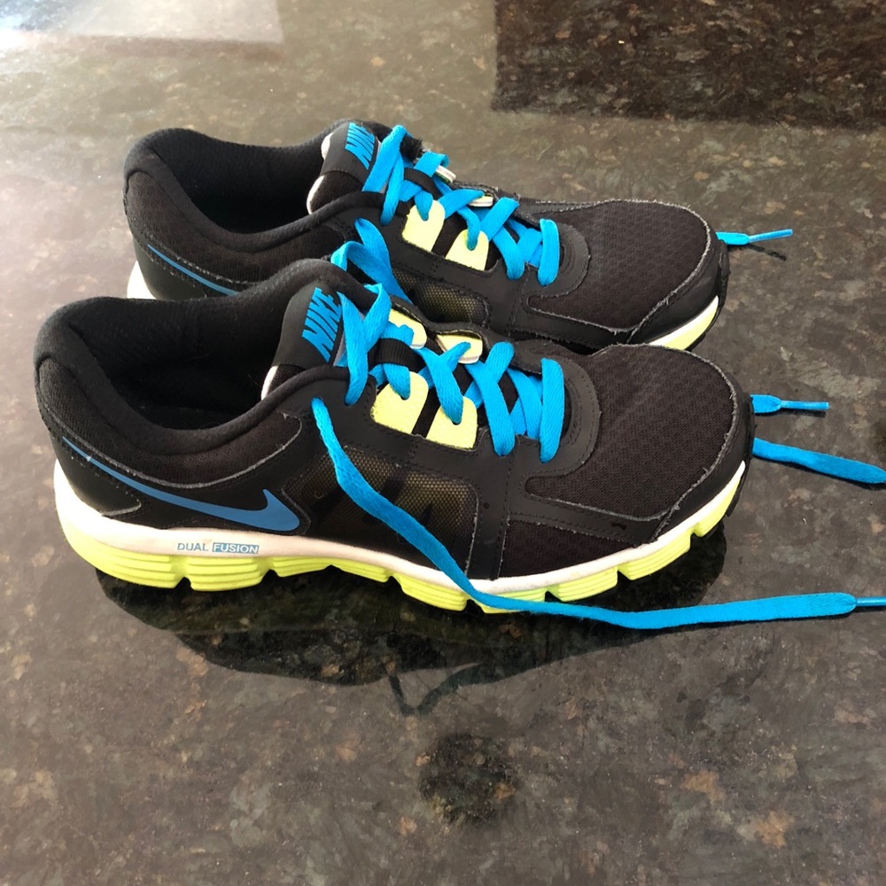 Nike Tennis Shoes